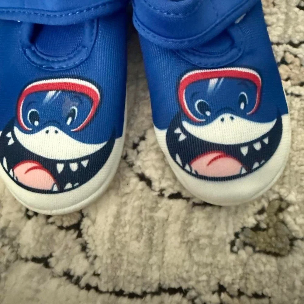 NEW Speedo blue water shoes, Size L Toddler 9/10